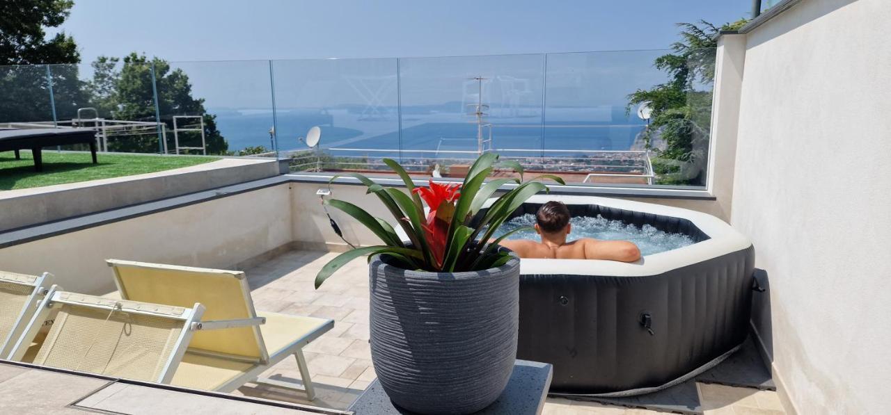 En Suite Bedroom Blue Moon Piano di Sorrento Exteriör bild