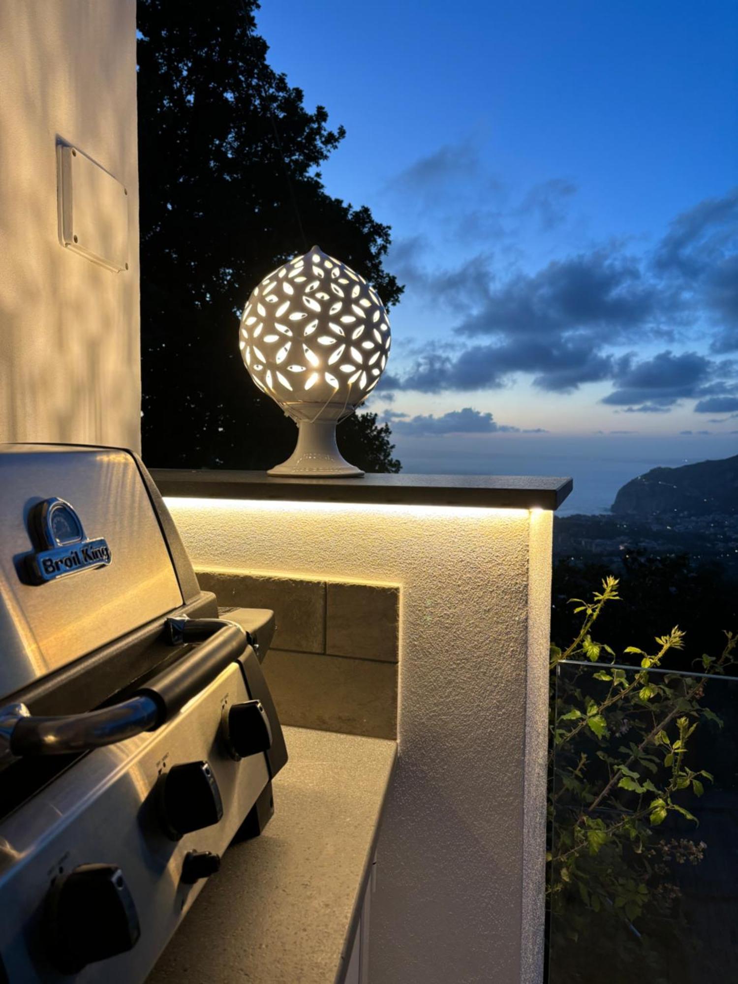 En Suite Bedroom Blue Moon Piano di Sorrento Exteriör bild