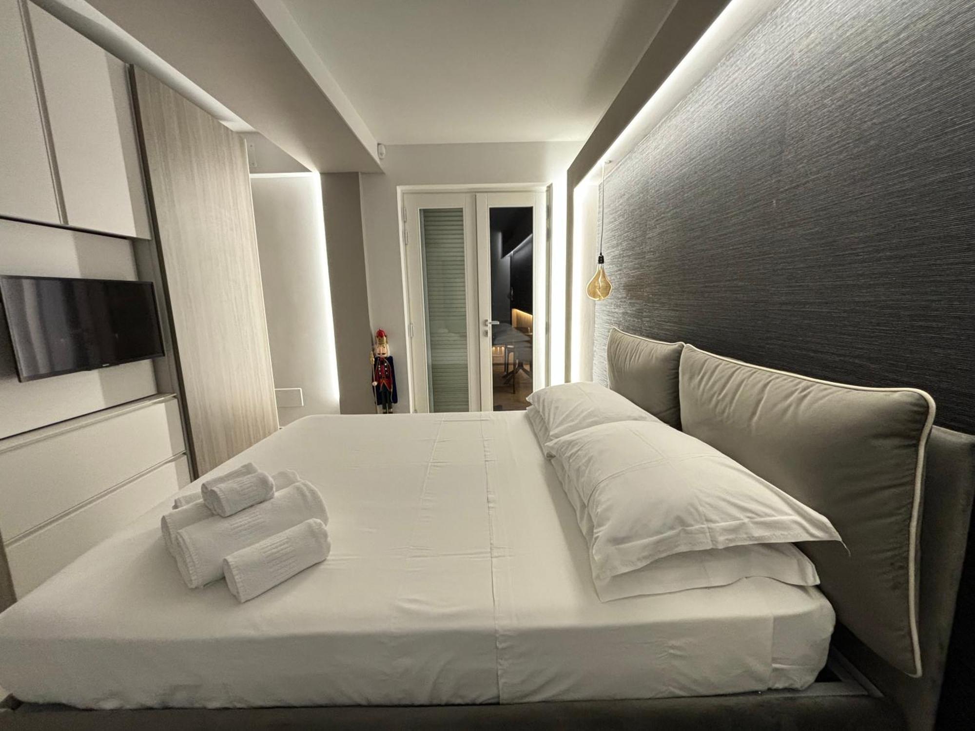En Suite Bedroom Blue Moon Piano di Sorrento Exteriör bild